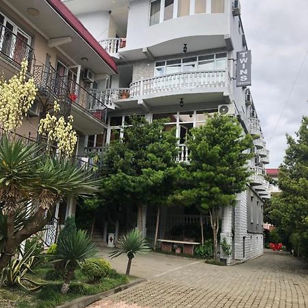 Twins Guest House By Black Sea Kobuleti Exterior photo