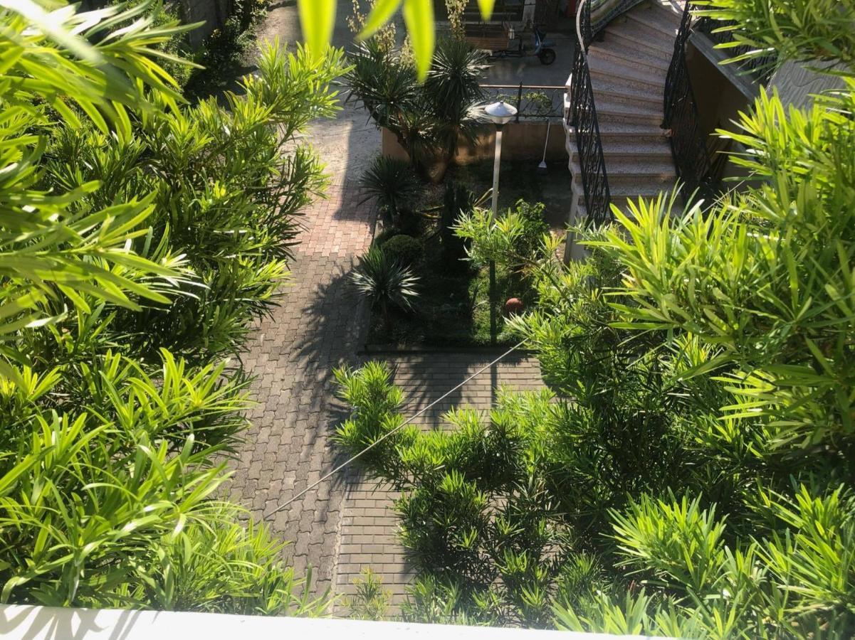 Twins Guest House By Black Sea Kobuleti Exterior photo