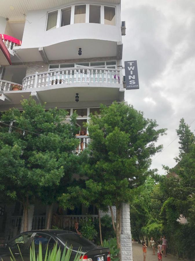 Twins Guest House By Black Sea Kobuleti Exterior photo