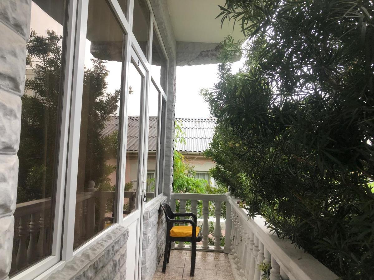 Twins Guest House By Black Sea Kobuleti Exterior photo